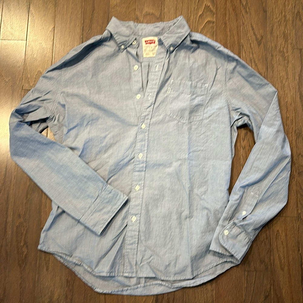 Levi’s men’s size large button down shirt